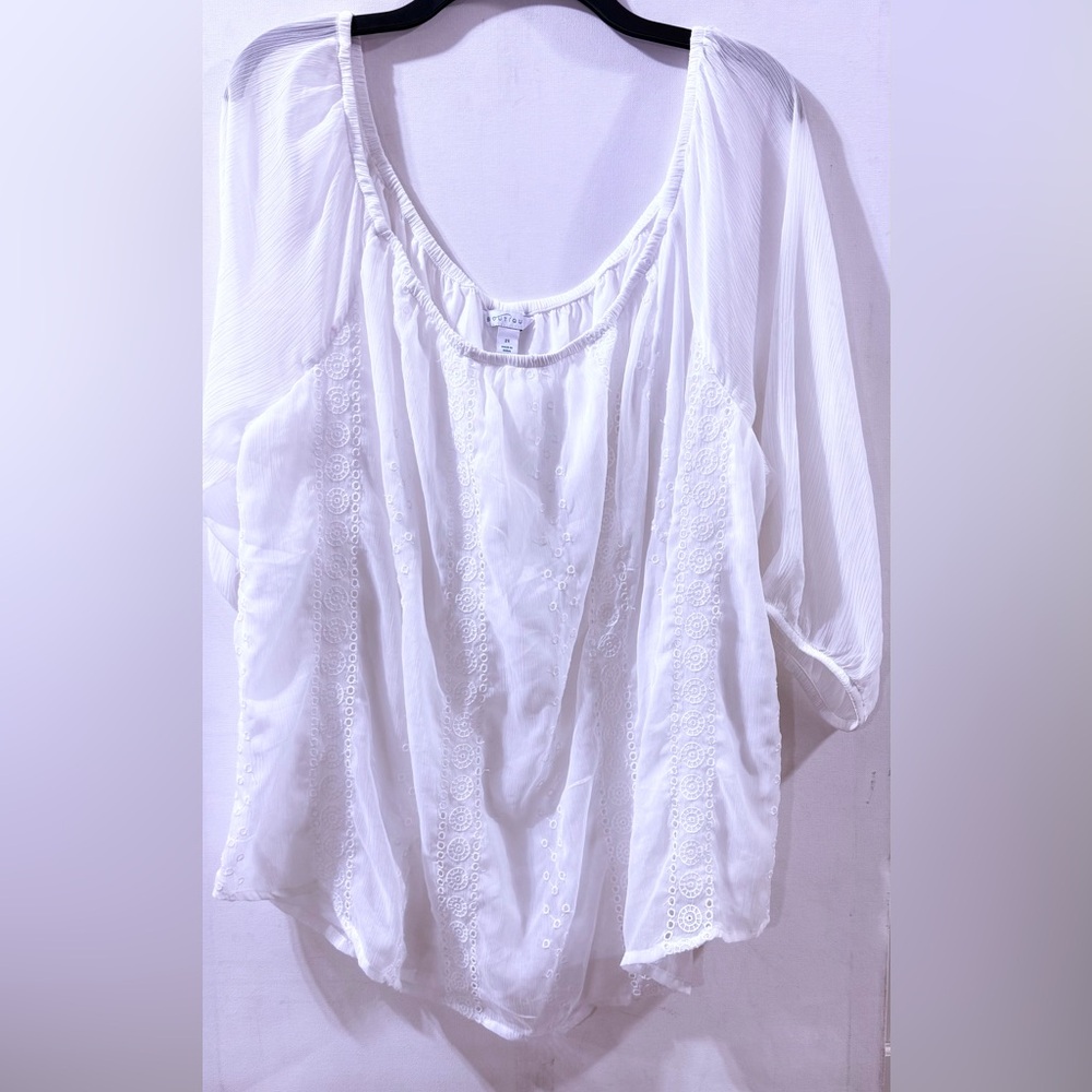 The NEW Boutique White Relaxed Bib Collar Blouse